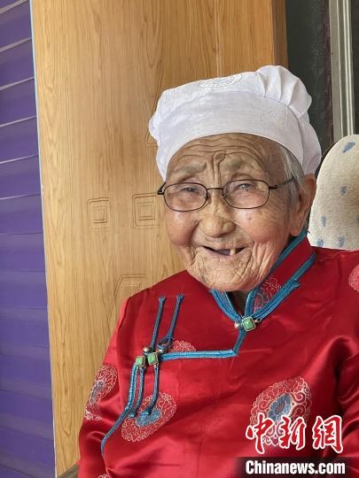 薩仁托婭拍攝的“草原母親”。　薩仁托婭供圖