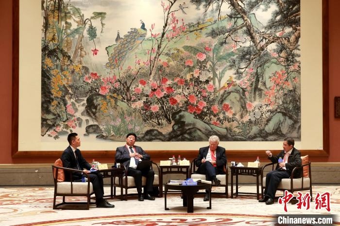 9月27日，尼山世界文明論壇在曲阜舉行，圖為該論壇的“高端訪談”活動?！×籂?攝