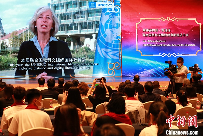 聯(lián)合國(guó)教科文組織教育助理總干事斯蒂芬妮亞·賈尼尼通過(guò)視頻致辭。 <a target='_blank' href='http://www.chinanews.com/'>中新社</a>記者 梁犇 攝