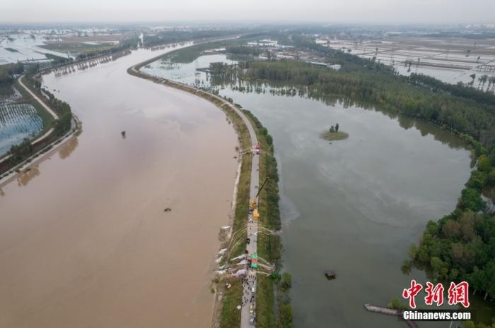 資料圖：10月10日，山西省介休市汾河濕地公園遭遇洪水倒灌。<a target='_blank' href='http://www.chinanews.com/'>中新社</a>記者 韋亮 攝