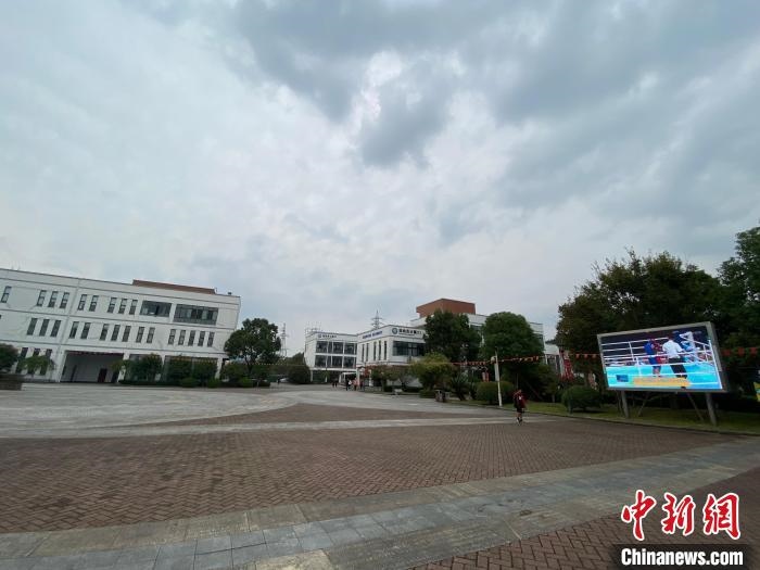 寧波市第二少年兒童業(yè)余體育學(xué)校?！×植?攝