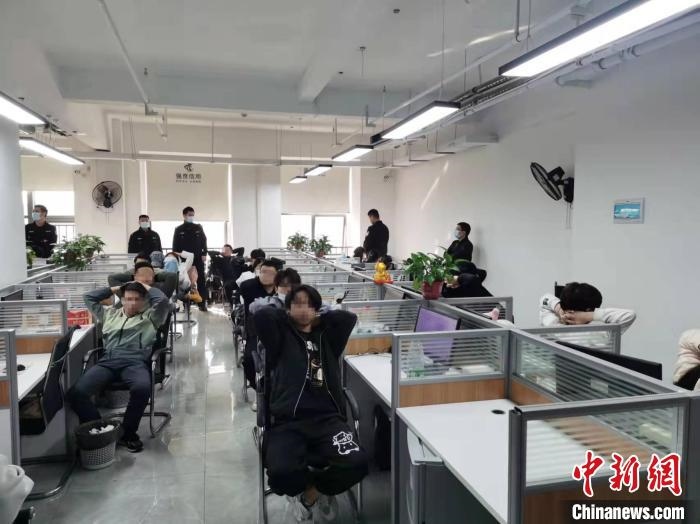 抓捕現(xiàn)場(chǎng)?！￠L(zhǎng)沙市公安局供圖