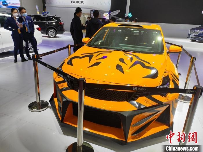 長沙國際車展上展出的汽車。　唐小晴 攝