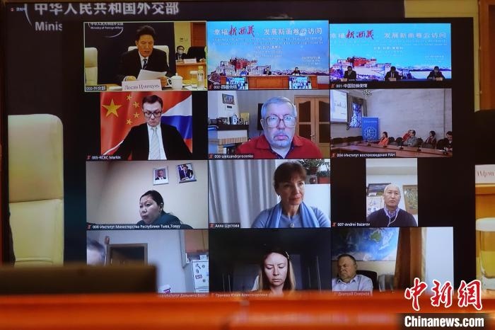 “幸福新西藏、發(fā)展新畫卷”云訪問活動在拉薩、北京、莫斯科等地同時舉行?！∪轿木?攝