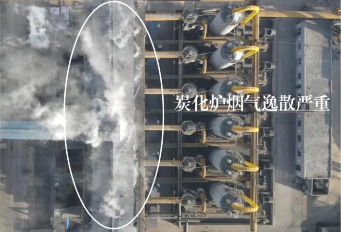  2021年12月11日，督察組使用無人機(jī)拍攝，榆林市榆陽區(qū)瑞森煤化工公司炭化爐煙氣逸散嚴(yán)重
