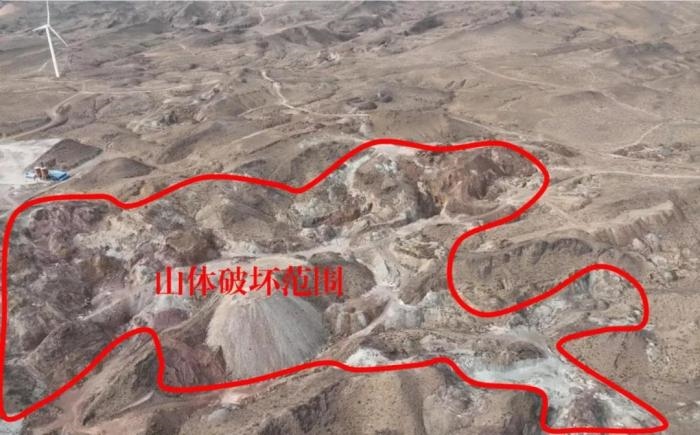  2021年12月12日，督察組使用無人機(jī)拍攝，中寧縣馬道梁北部歷史遺留礦山破壞山體面積達(dá)240余畝，現(xiàn)場滿目瘡痍、千瘡百孔