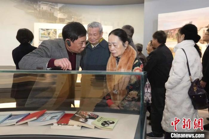 船政后裔在參觀新館。　陳曉靜 攝