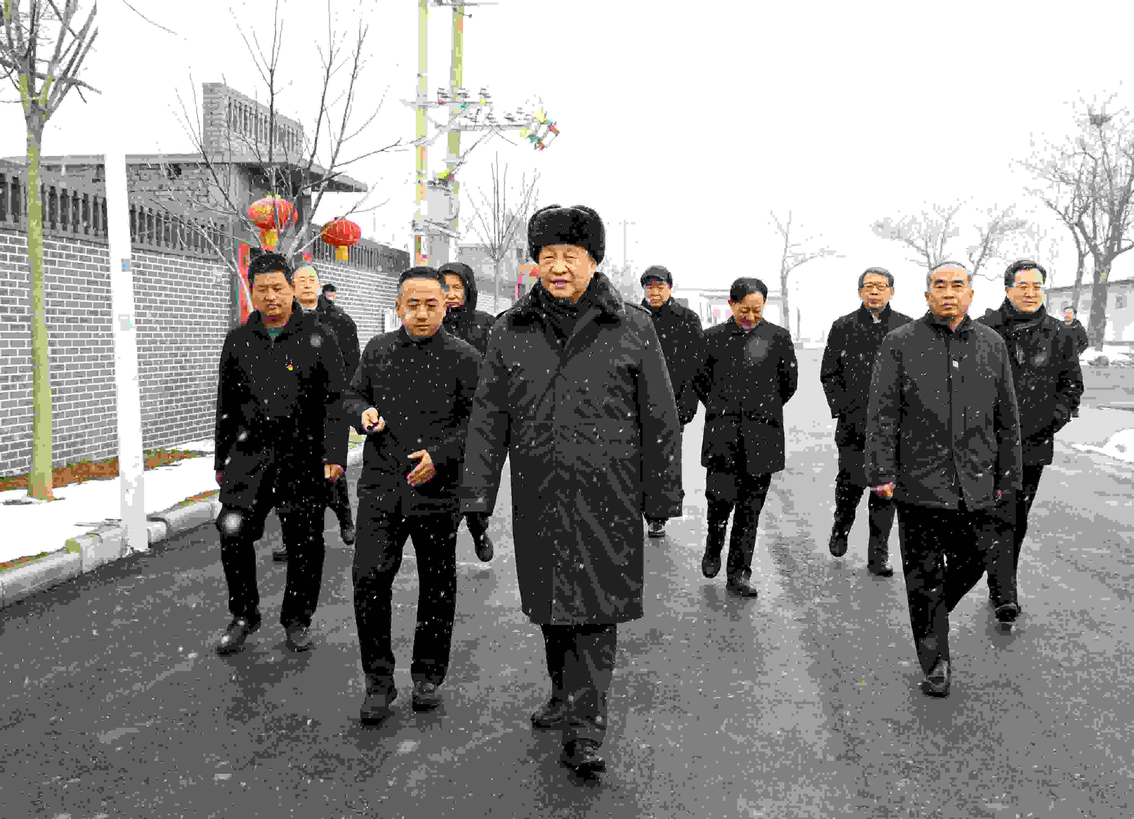 △2022年1月26日，中共中央總書記、國家主席、中央軍委主席習(xí)近平冒雪在臨汾市霍州市師莊鄉(xiāng)馮南垣村考察。
