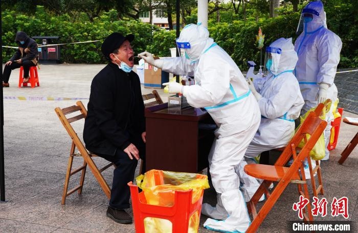 圖為德?？h組織民眾接受核酸檢測(cè)?！〉卤？h融媒體中心供圖
