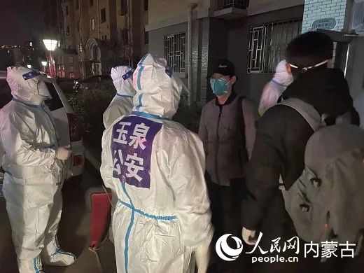 耐心溝通，居民們轉(zhuǎn)變態(tài)度。平安玉泉供圖