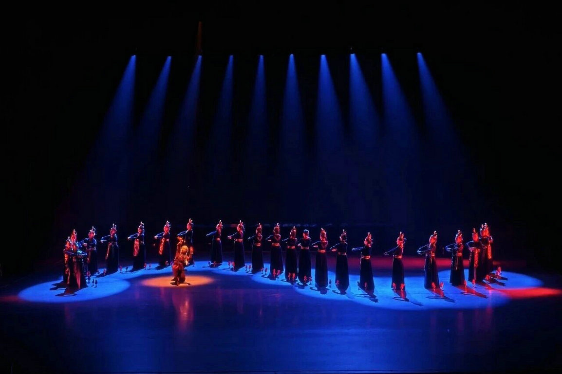 1761289159799745.jpg 暖光2.jpg