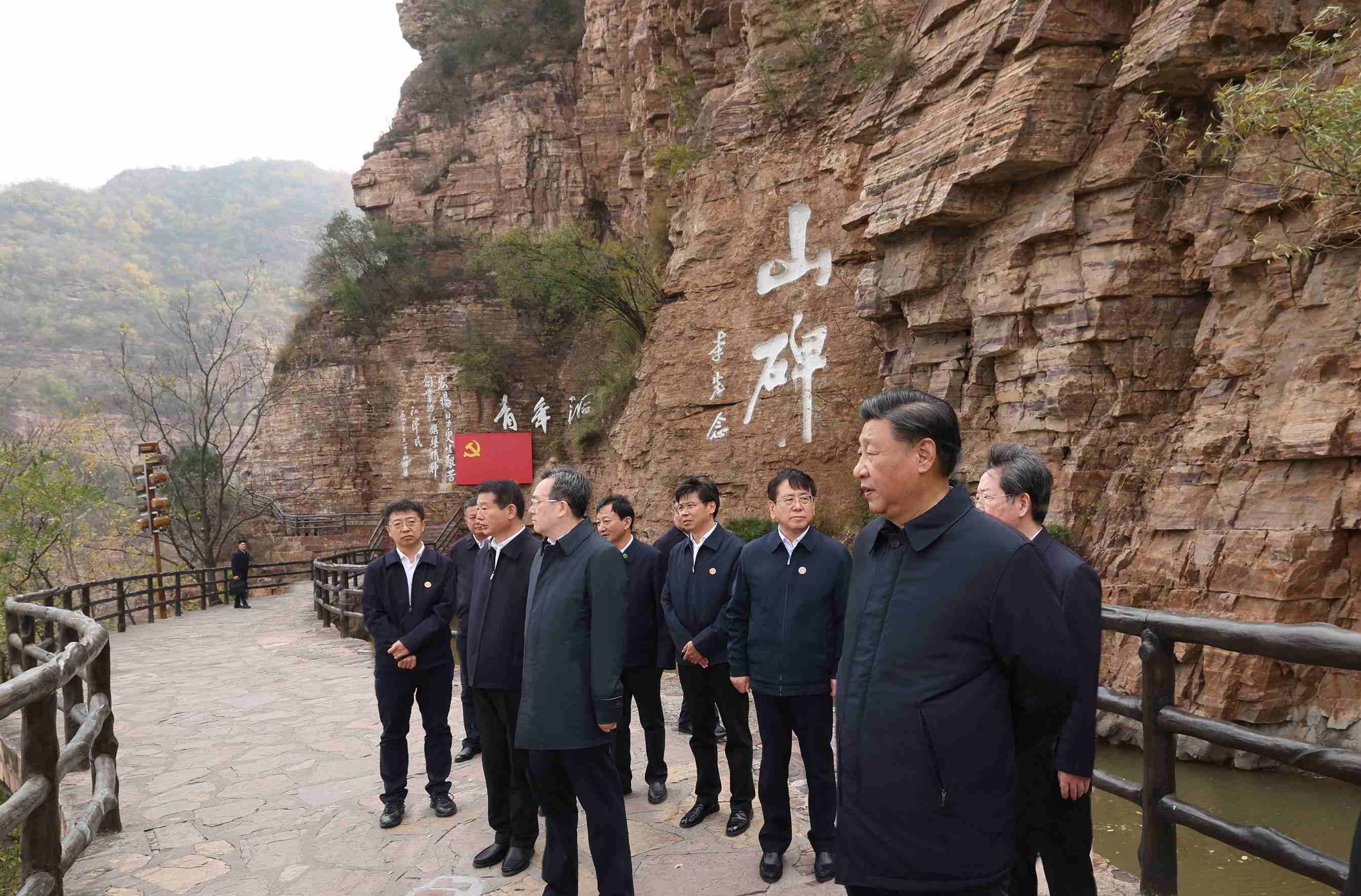 2022年10月28日，習近平總書記在河南安陽林州市紅旗渠青年洞考察。