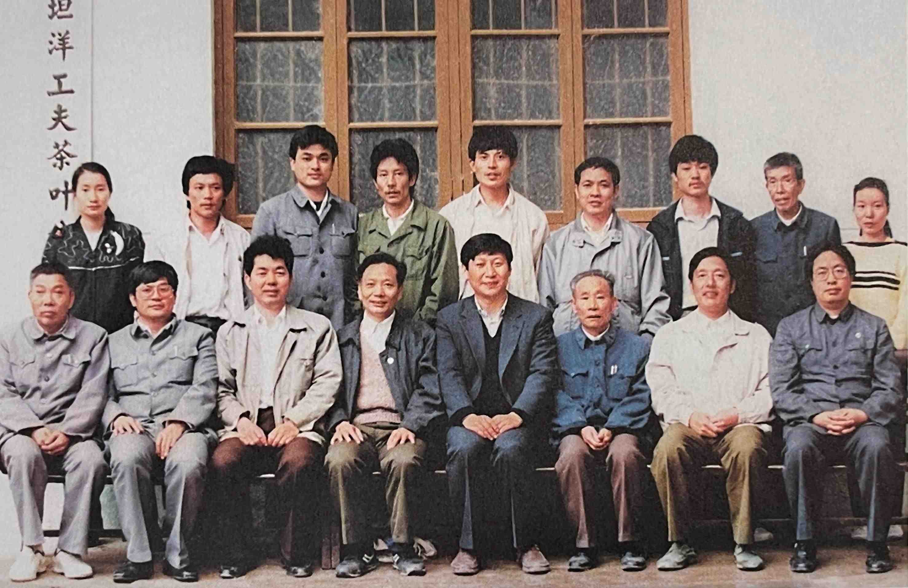 1990年5月，剛調(diào)任福州市委書記的習(xí)近平到寧德交接工作時(shí)，調(diào)研福安市社口鄉(xiāng)坦洋工夫茶葉公司。