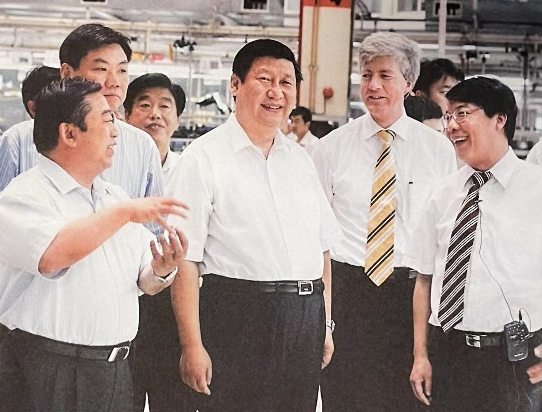 2007年7月，習(xí)近平調(diào)研上海大眾汽車有限公司。