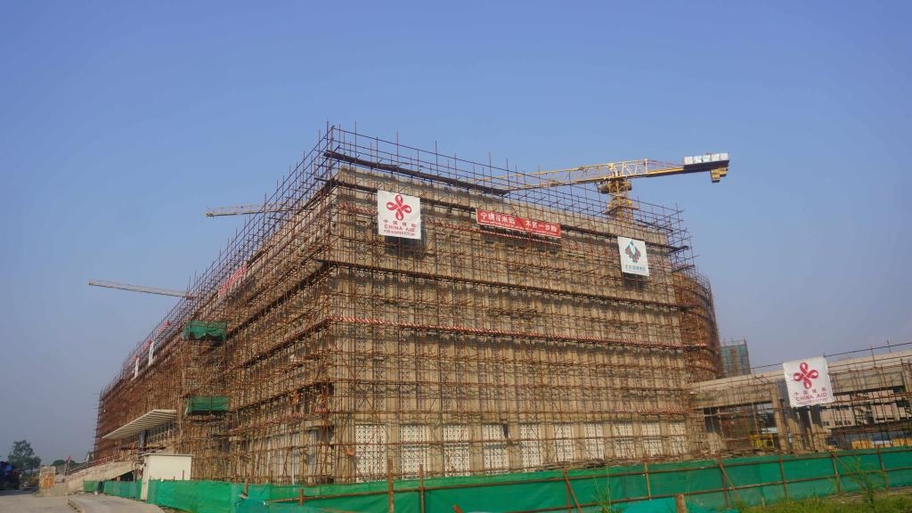 這是2023年5月23日在剛果（金）首都金沙薩拍攝的由中國援建的中部非洲文化藝術(shù)中心項(xiàng)目施工現(xiàn)場。