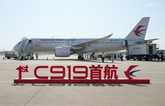 這是在上海虹橋國際機(jī)場停機(jī)坪拍攝的C919飛機(jī)（5月28日攝）。新華社記者丁汀攝