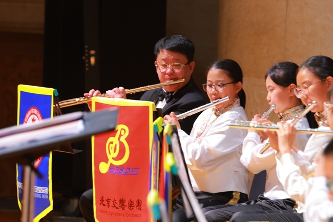 “樂動金帆 ‘藝’起交響”為主題的專場音樂會現(xiàn)場。主辦方供圖