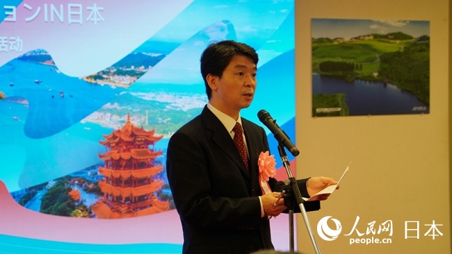 （圖片說明：中國駐東京旅游辦事處主任歐陽安致辭。人民網滕雪 攝）