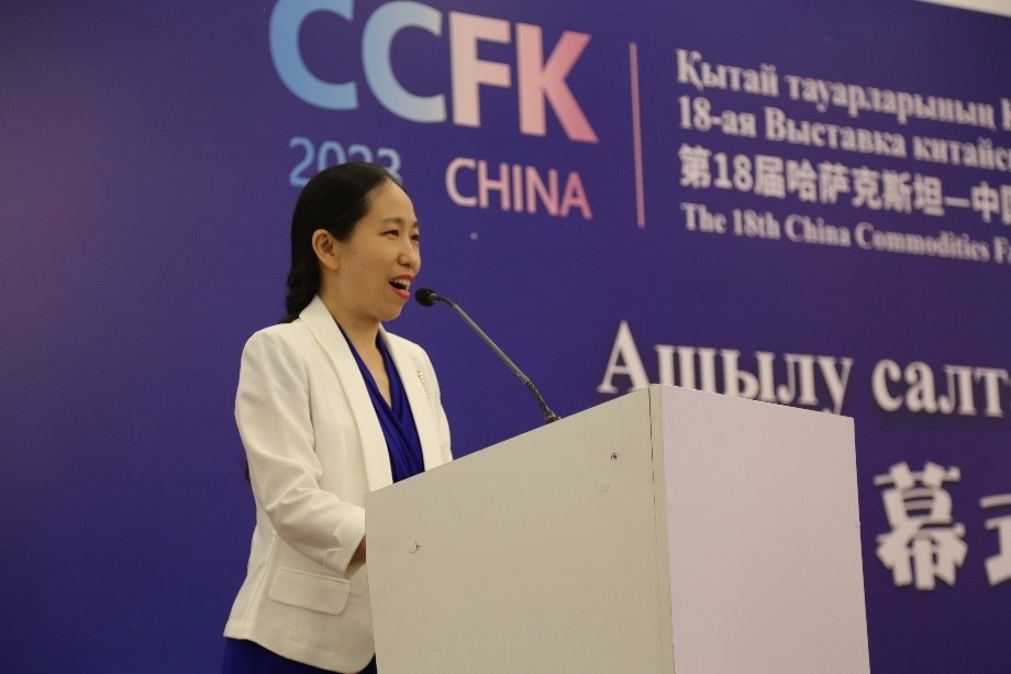 中國駐阿拉木圖總領(lǐng)事蔣薇發(fā)表致辭。中國駐阿拉木圖總領(lǐng)館供圖
