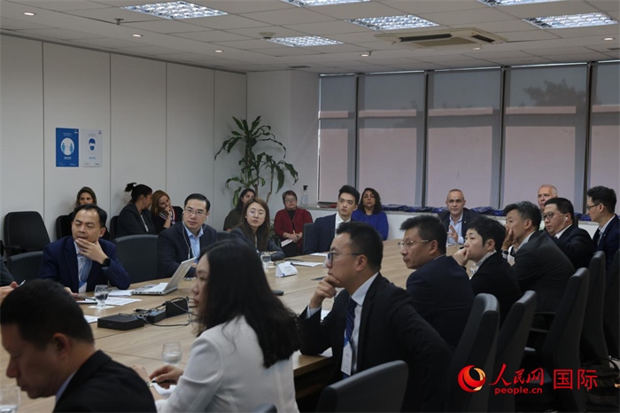 與會(huì)代表參與座談交流。（人民網(wǎng)記者 時(shí)元皓攝）