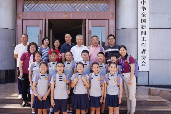 文縣東壩童聲合唱團的孩子們在中國記協(xié)。