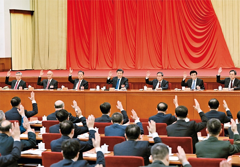 中國(guó)共產(chǎn)黨第二十屆中央委員會(huì)第二次全體會(huì)議，于2023年2月26日至28日在北京舉行。這是習(xí)近平、李強(qiáng)、趙樂(lè)際、王滬寧、蔡奇、丁薛祥、李希等在主席臺(tái)上。 新華社記者 謝環(huán)馳/攝