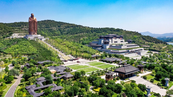 這是2023年6月8日拍攝的山東省曲阜市尼山圣境（無人機(jī)照片）。新華社記者 郭緒雷 攝