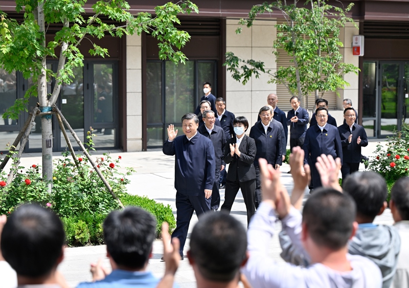 2023年5月10日，習(xí)近平在河北省雄安新區(qū)容東片區(qū)南文營社區(qū)考察。
