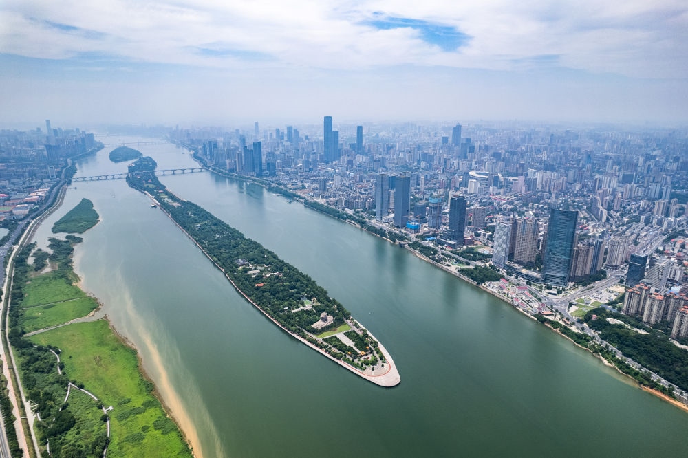 這是6月9日拍攝的長沙橘子洲景區(qū)（無人機照片）。新華社記者 陳思汗 攝