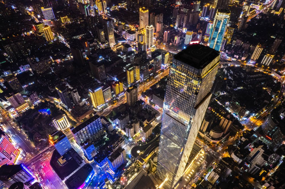 這是6月7日夜間拍攝的長沙城區(qū)景色（無人機照片）。新華社記者 陳思汗 攝