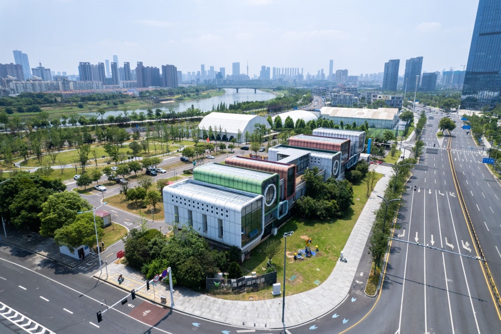  這是在長沙市開福區(qū)拍攝的馬欄山視頻文創(chuàng)產(chǎn)業(yè)園（無人機照片，6月7日攝）。新華社記者 陳思汗 攝