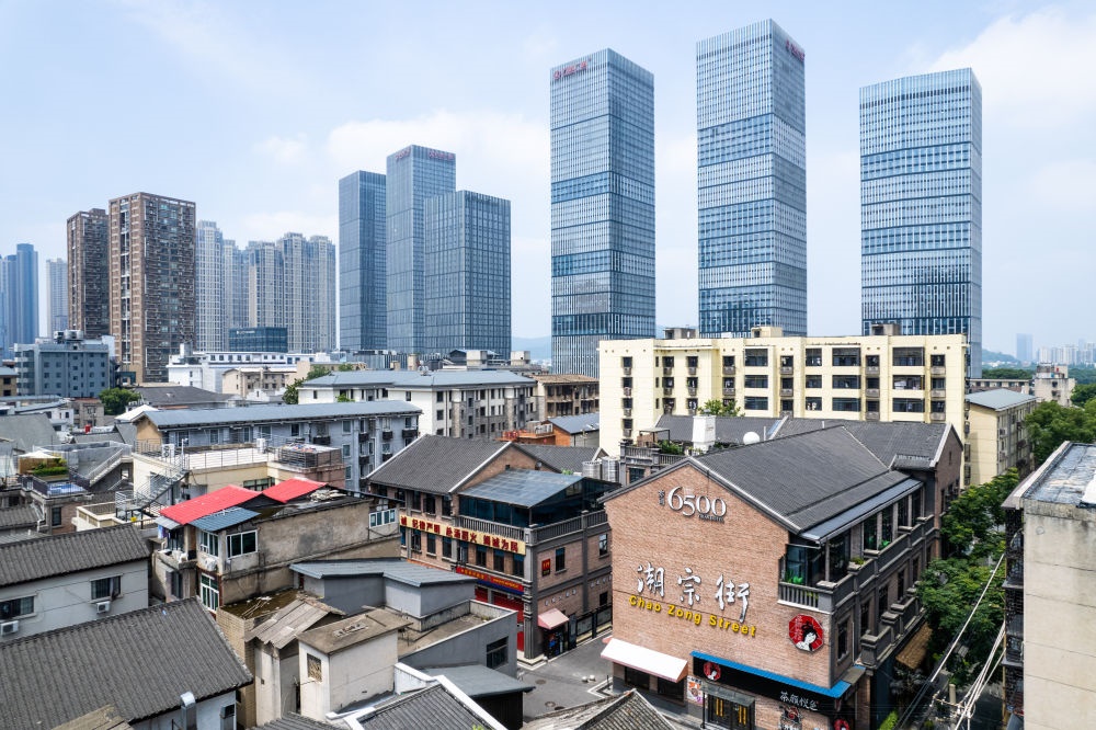  這是在長沙市開福區(qū)拍攝的潮宗街及周邊景色（無人機照片，6月7日攝）。新華社記者 陳思汗 攝