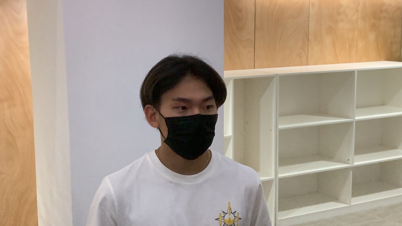 蘇翊鳴接受媒體采訪(fǎng)。荊政崳攝