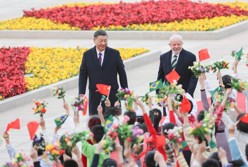 2023年4月14日，習近平主席在北京人民大會堂東門外廣場為來華進行國事訪問的巴西總統(tǒng)盧拉舉行歡迎儀式。