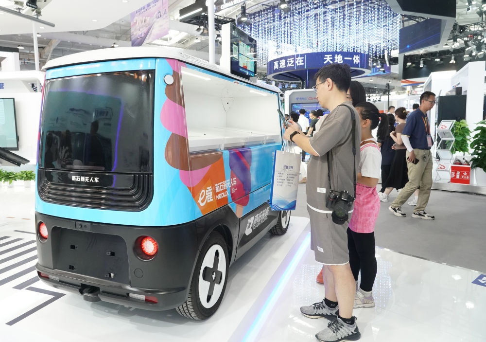 這是9月3日在首鋼園拍攝的一款無人車。新華社記者 任超 攝