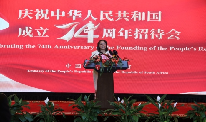 德利萊代表南政府向中國政府和人民致以誠摯祝賀。中國駐南非使館供圖