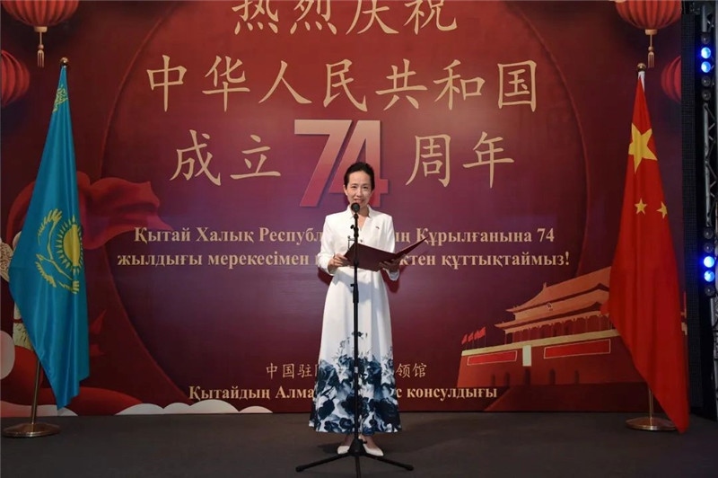 圖為蔣薇總領(lǐng)事致辭。駐阿拉木圖總領(lǐng)館供圖