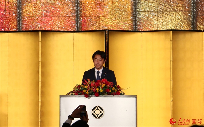 日本外務(wù)大臣政務(wù)官穗坂泰發(fā)表致辭。人民網(wǎng) 許可攝