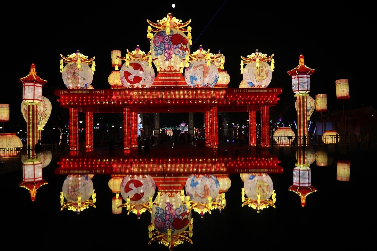 中秋國慶期間，南岳祝融文旅小鎮(zhèn)舉辦祝融花燈節(jié)。曹正平攝