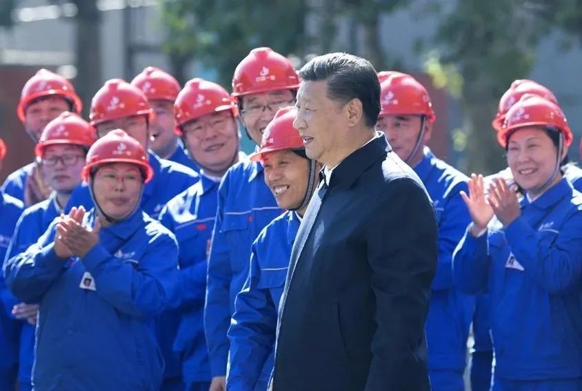 △2018年9月26日，習(xí)近平總書記來到中國一重集團(tuán)，同工人親切交流。