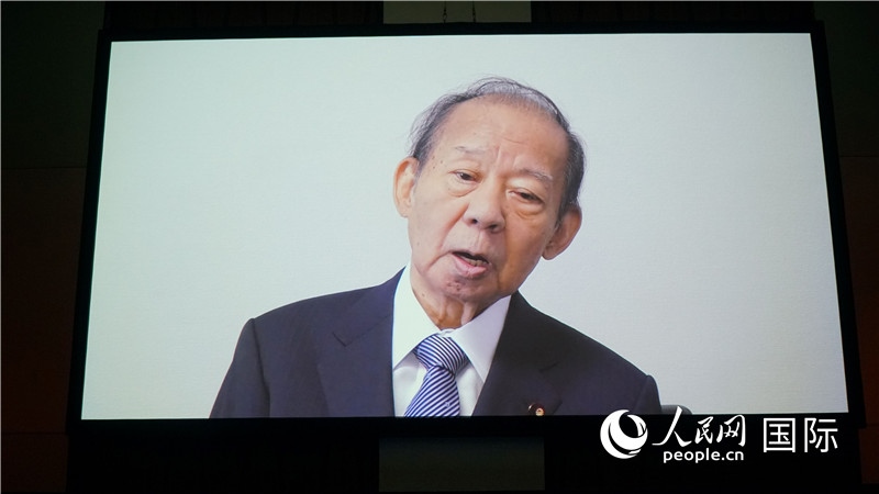 日本自民黨前干事長、日中友好議員聯(lián)盟會長二階俊博視頻致辭。人民網(wǎng) 蔣曉辰攝日本自民黨前干事長、日中友好議員聯(lián)盟會長二階俊博視頻致辭。人民網(wǎng) 蔣曉辰攝日本自民黨前干事長、日中友好議員聯(lián)盟會長二階俊博視頻致辭。人民網(wǎng) 蔣曉辰攝日本自民黨前干事長、日中友好議員聯(lián)盟會長二階俊博視頻致辭。人民網(wǎng) 蔣曉辰攝