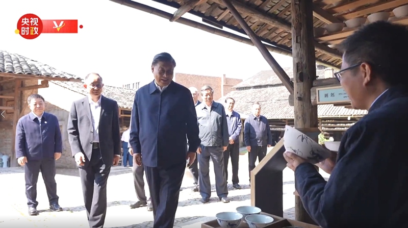 2023年10月11日，習(xí)近平在江西景德鎮(zhèn)考察。（視頻截圖）