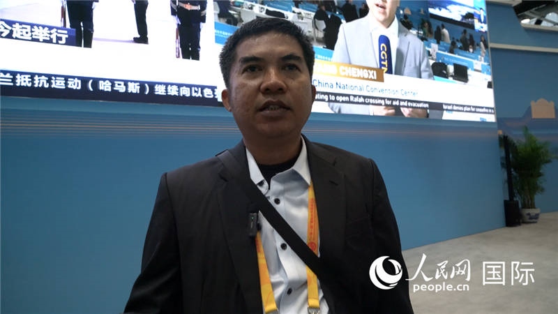 印尼《辛加朗綜合日報》記者班邦·蘇利斯提奧（Bambang Sulistio）與記者交談。人民網 楊春燕攝