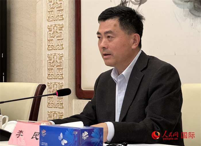 10月31日，歐美同學(xué)會(huì)秘書(shū)長(zhǎng)李民在第五屆中法文化論壇媒體吹風(fēng)會(huì)上講話。（人民網(wǎng) 謝瑩攝）