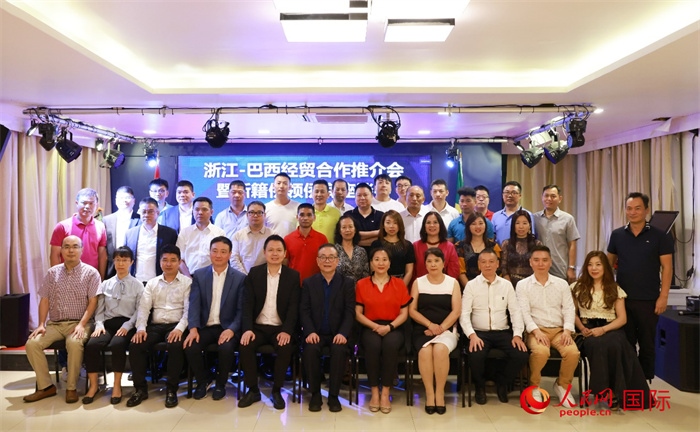 與會嘉賓合影。人民網(wǎng)記者 陳海琪攝