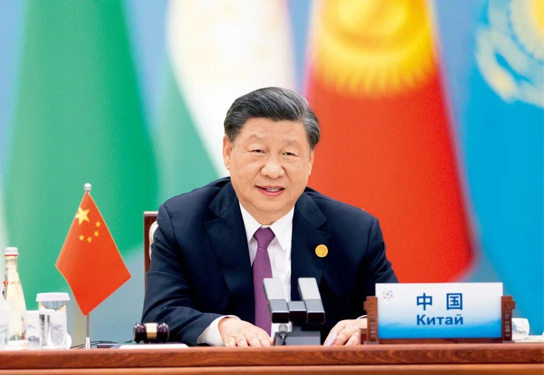2023年5月19日上午，國(guó)家主席習(xí)近平在陜西省西安市主持首屆中國(guó)—中亞峰會(huì)并發(fā)表題為《攜手建設(shè)守望相助、共同發(fā)展、普遍安全、世代友好的中國(guó)—中亞命運(yùn)共同體》的主旨講話。圖/ 新華社記者 黃敬文 攝