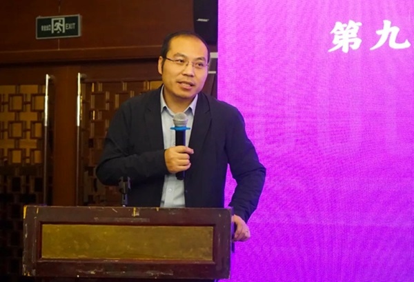 清華大學(xué)社會(huì)科學(xué)學(xué)院副院長(zhǎng)、政治學(xué)系長(zhǎng)聘教授孟天廣在研討會(huì)上總結(jié)發(fā)言。主辦方供圖