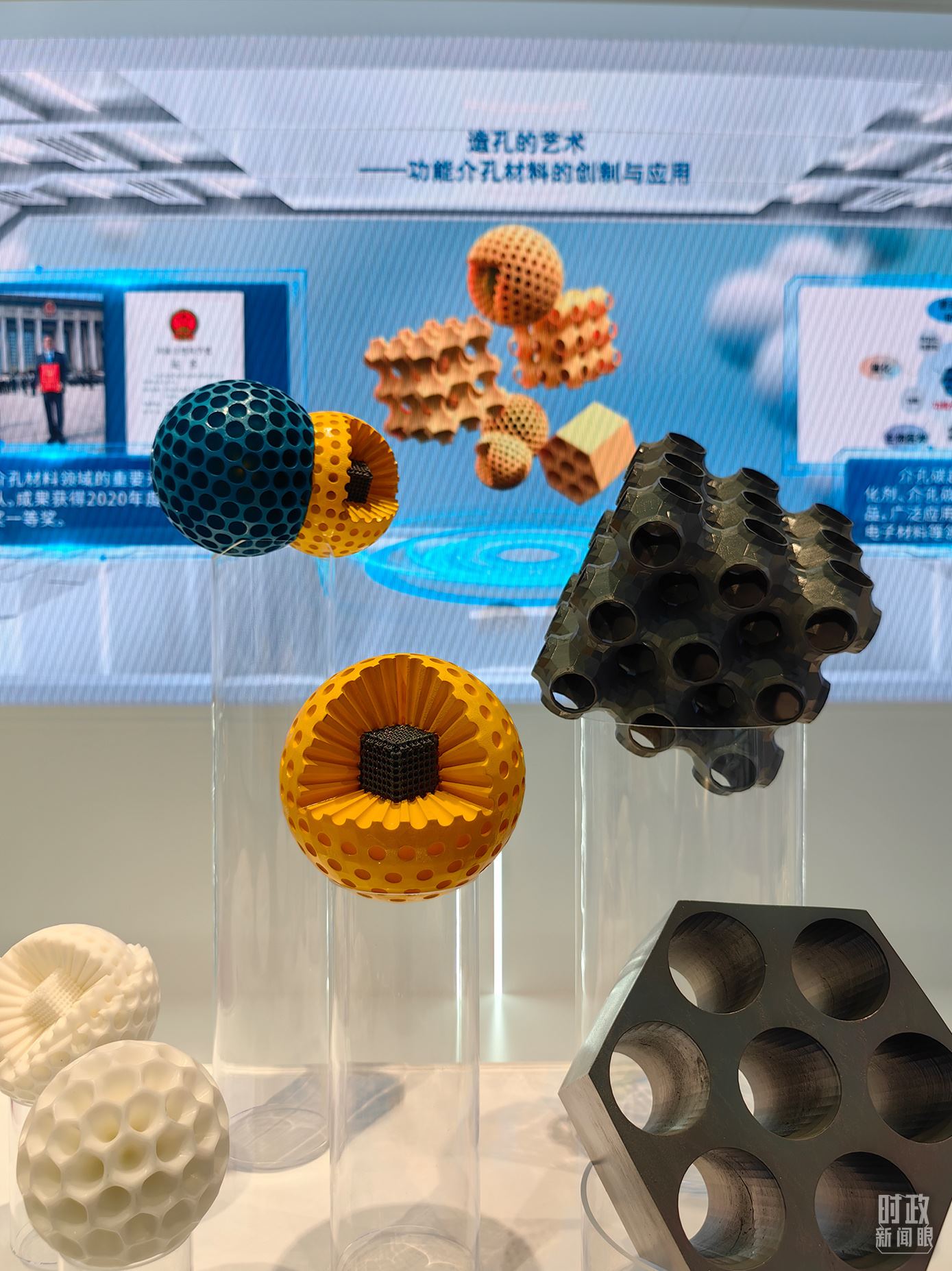△上?？萍紕?chuàng)新成果展。（總臺央視記者段德文拍攝）