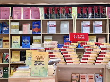 中國主題圖書亮相越南河內(nèi)書街。中國圖書進(jìn)出口（集團(tuán)）有限公司供圖