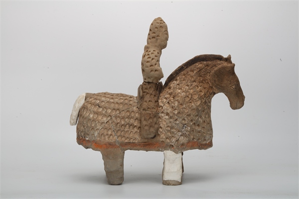 陶鎧甲騎馬俑。國(guó)家文物局供圖